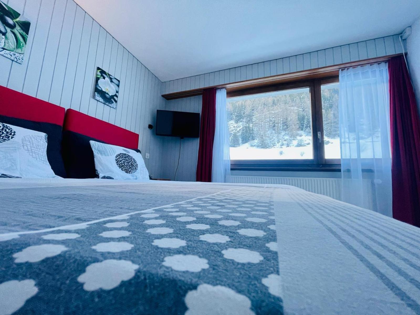 Auberge Des Charmettes Bourg-Saint-Pierre Dış mekan fotoğraf