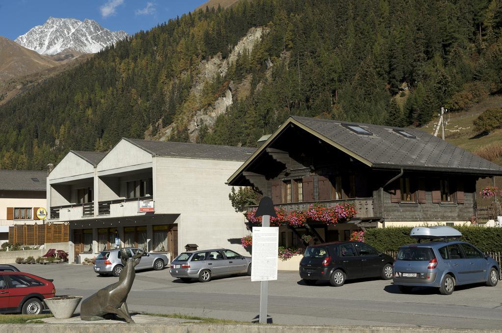Auberge Des Charmettes Bourg-Saint-Pierre Dış mekan fotoğraf